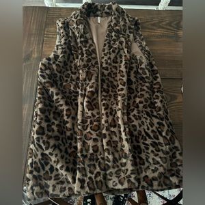 Boutique Leopard Faux Furry Vest XL